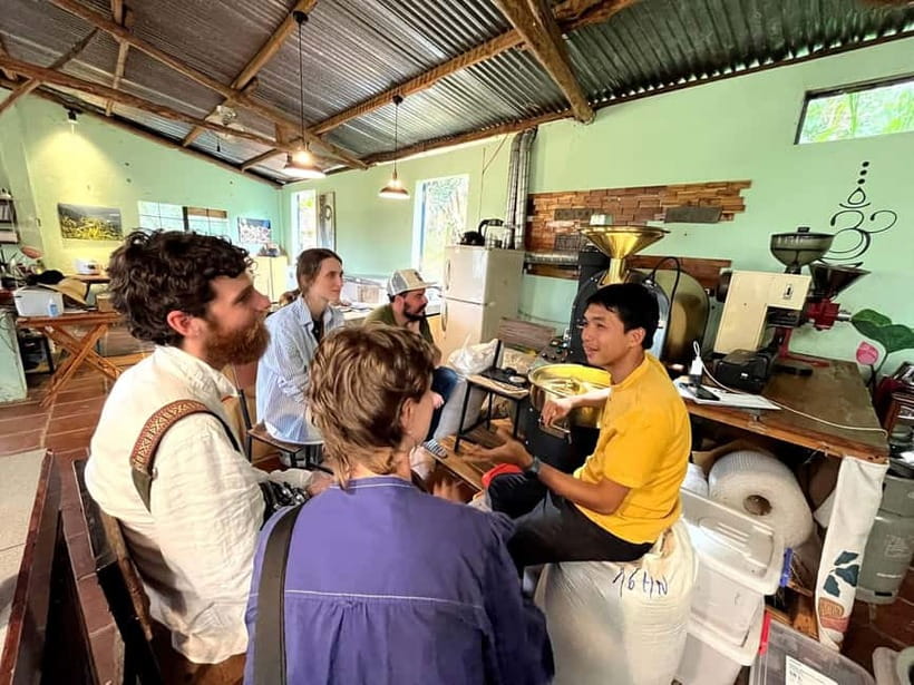 Experience specialty coffee with sustainable coffee farmers - Tasting five coffees from Arabica and Robusta