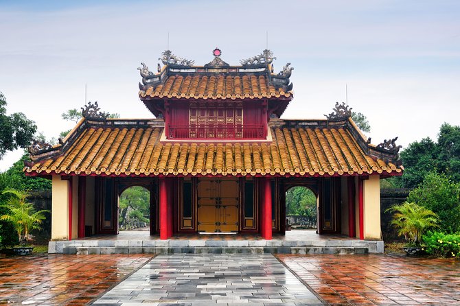 Explore 3 Royal Tombs with Informative English-Speaking Driver - Private transport, pickup, and timing
