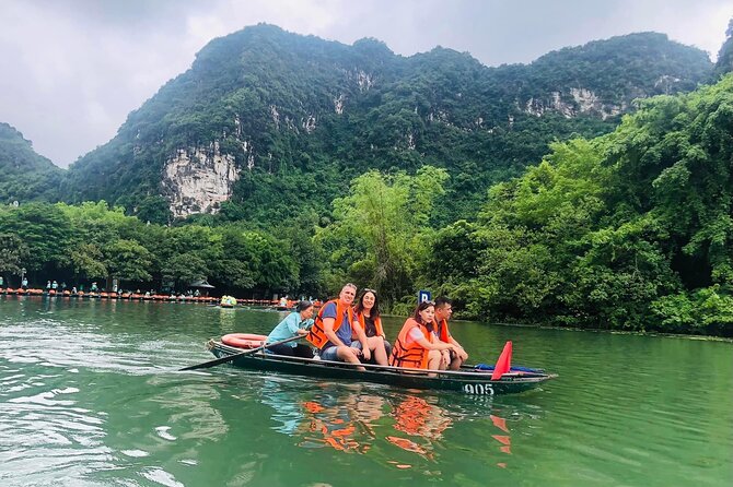 Exploring Bai Dinh Pagoda -Trang An -Mua Cave with Buffet Lunch 1 Day From Hanoi - From Hanoi’s Old Quarter to the Bai Dinh complex
