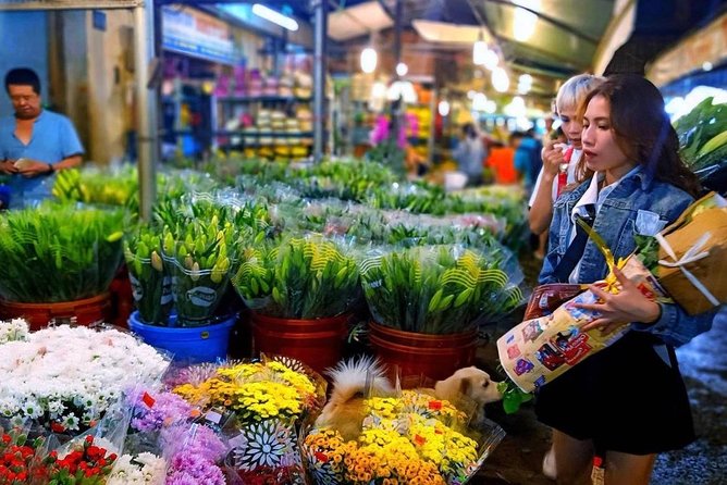 Exploring Saigon by Scooter, Day or Night - What is included and what is not
