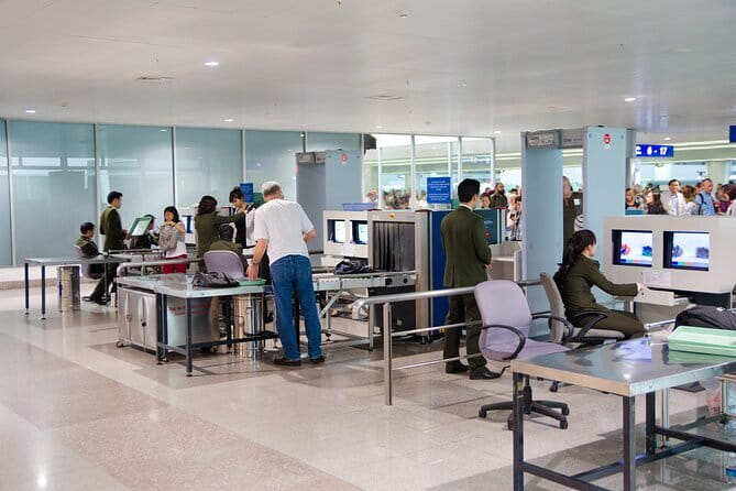 Fast Track VIP Service Tan Son Nhat Airport (Ho Chi Minh-Vietnam) - Friendly Guides Make a Difference