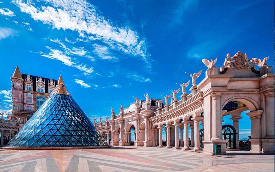 From Da Nang or Hoi An: Ba Na Hills Golden Bridge Tour - Should you choose the buffet lunch?