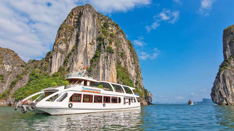From Hanoi: 1 -Day Halong Bay Cruise With Big & Small Groups - Sung Sot Cave and the walk underground