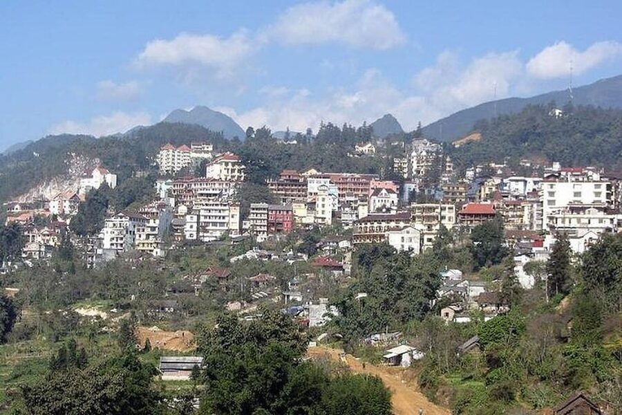 From Hanoi: 2-Day 2-Night Sapa Tour by Overnight Train - Meeting local people without losing your patience