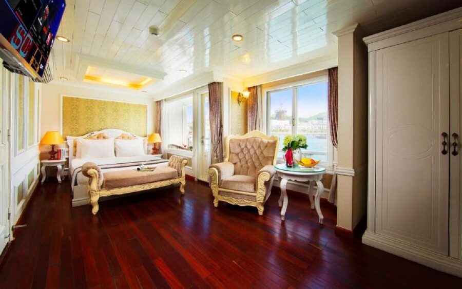 From Hanoi: 2-Day Bai Tu Long Bay Luxury Cruise with Jacuzzi - Lunch, disembarkation, and the trip back to Hanoi
