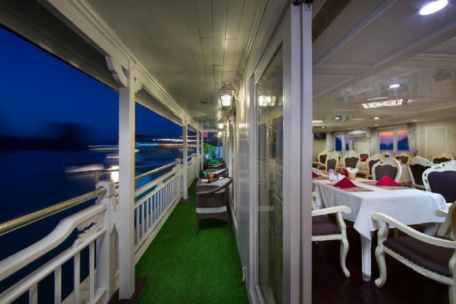 From Hanoi: 2-Day Bai Tu Long Bay Luxury Cruise with Jacuzzi - Day one: kayaking, beaches, or Vung Vieng village