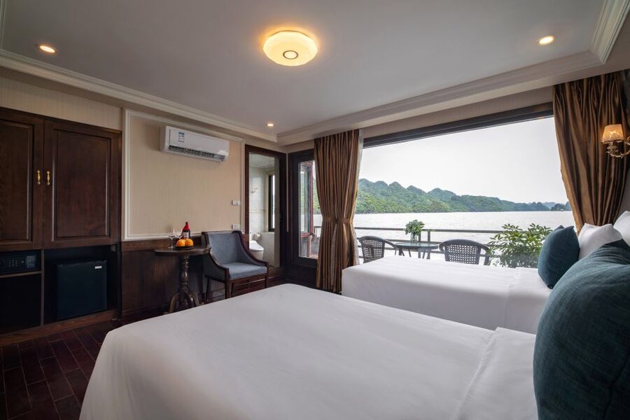 From Hanoi: 2-Day Halong and Lan Ha Bay La Pandora Cruise - Early morning at Dark and Bright Cave