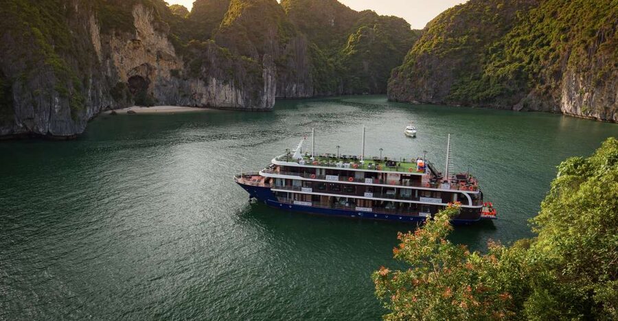 From Hanoi: 2-Day Halong and Lan Ha Bay La Pandora Cruise - Lunch among the limestone islands