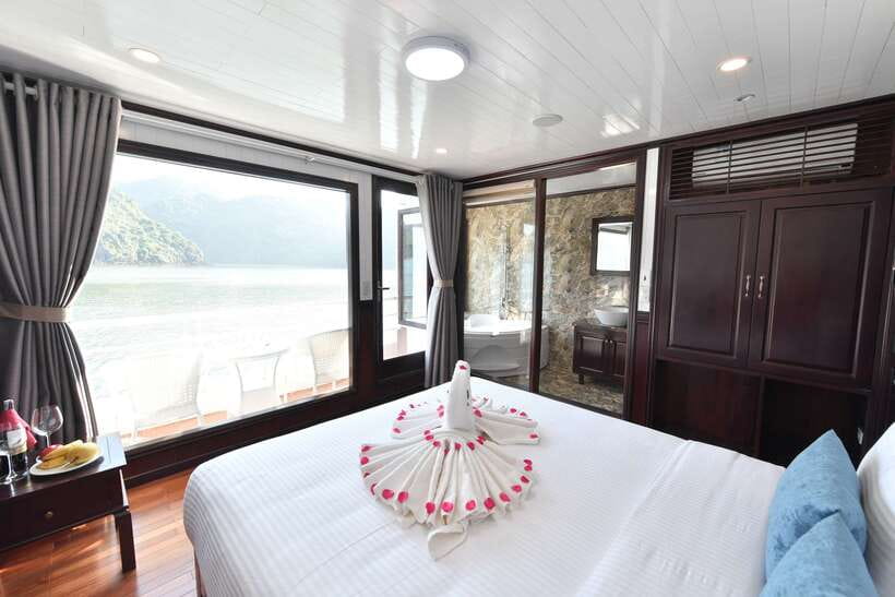From Hanoi: 2-Day Halong Sapphire Cruise with Balcony Cabin - Leaving Hanoi for Tuan Chau Harbour