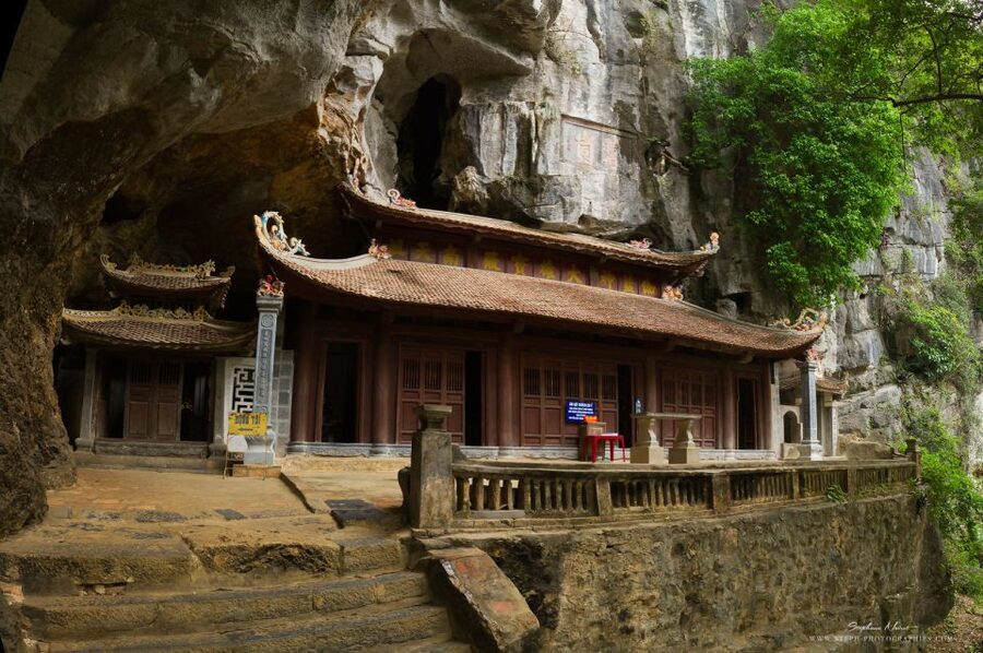 From Hanoi: 2-Day Ninh Binh Tour with Accommodation & Meals - Hoa Lu, Vietnam’s tenth-century capital