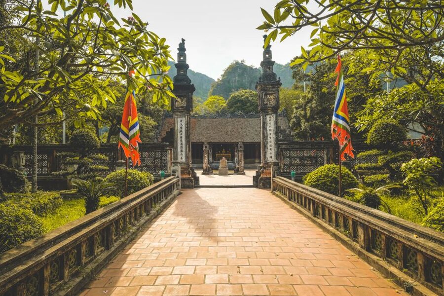 From Hanoi: 2-Day Ninh Binh Tour with Accommodation & Meals - Thung Nham Bird Valley by small sampan