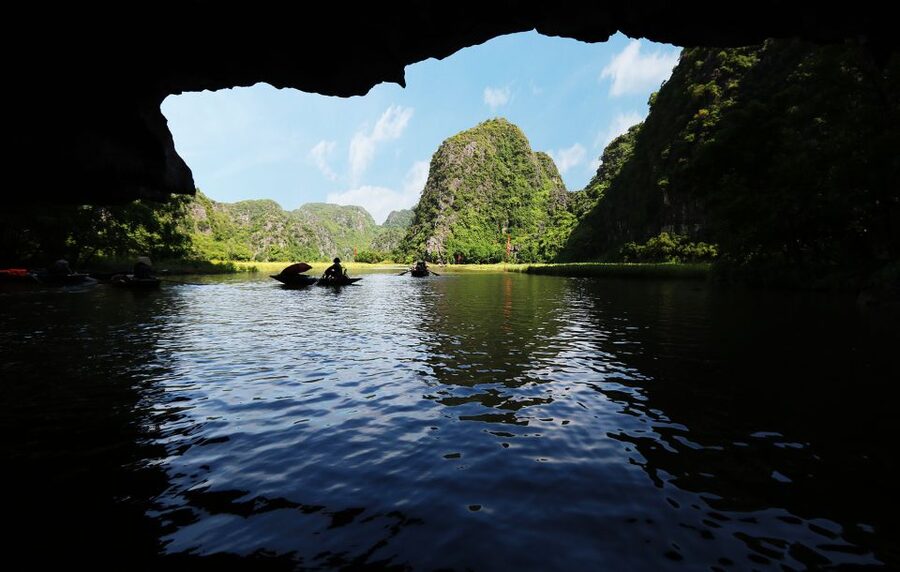 From Hanoi: 2-Day Ninh Binh Tour with Accommodation & Meals - Mua Cave and the first view over Tam Coc