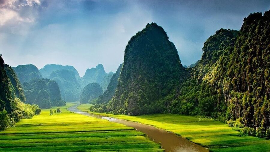 From Hanoi: 2-Day Ninh Binh Tour with Ha Long Bay Cruise - Mua Cave and the Lying Dragon Mountain climb