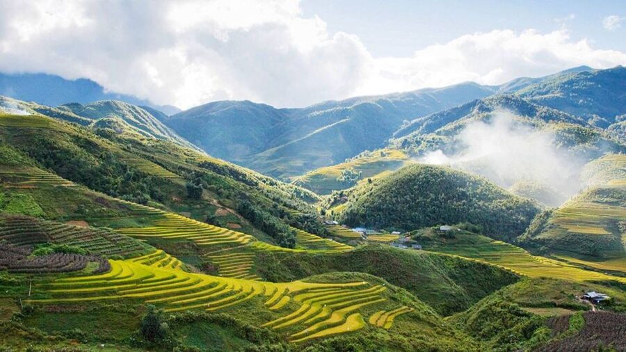From Hanoi: 2-Day Overnight Sapa Tour by Limousine - The long road from Hanoi to Sapa