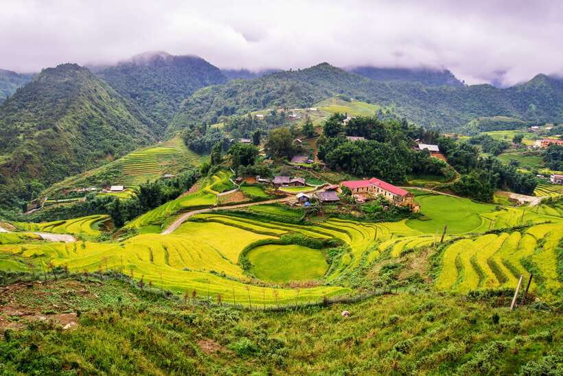 From Hanoi: 2-Day Sapa Trek Tour - Luxury Limousine Transfer - Day one: Lao Cai, Sapa, and the walk to Cat Cat
