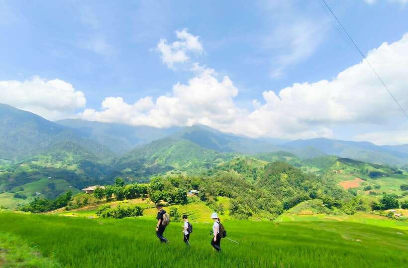 From Hanoi: 2-Day Sapa Trek Tour - Luxury Limousine Transfer - Day two: rice terraces, Lao Chai, and Ta Van