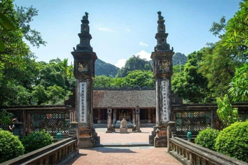 From Hanoi : 4-day Ninh Binh-Halong Bay Cruise with Balcony - Day 4: Sung Sot Cave and the road back to Hanoi