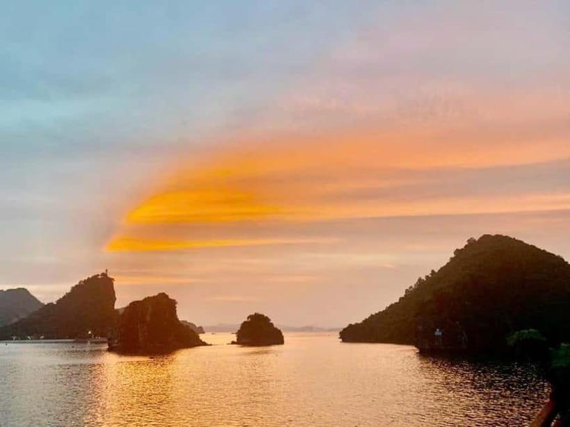 From Hanoi : 4-day Ninh Binh-Halong Bay Cruise with Balcony - Guides, service, and the human side