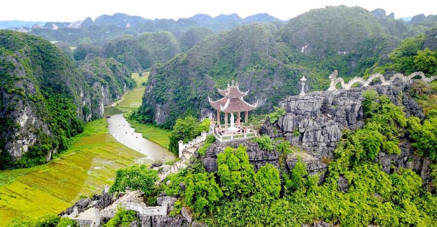 From Hanoi: Bai Dinh, Trang An, and Mua Cave Full-Day Tour - Bai Dinh Pagoda and the 10-meter bronze Buddha