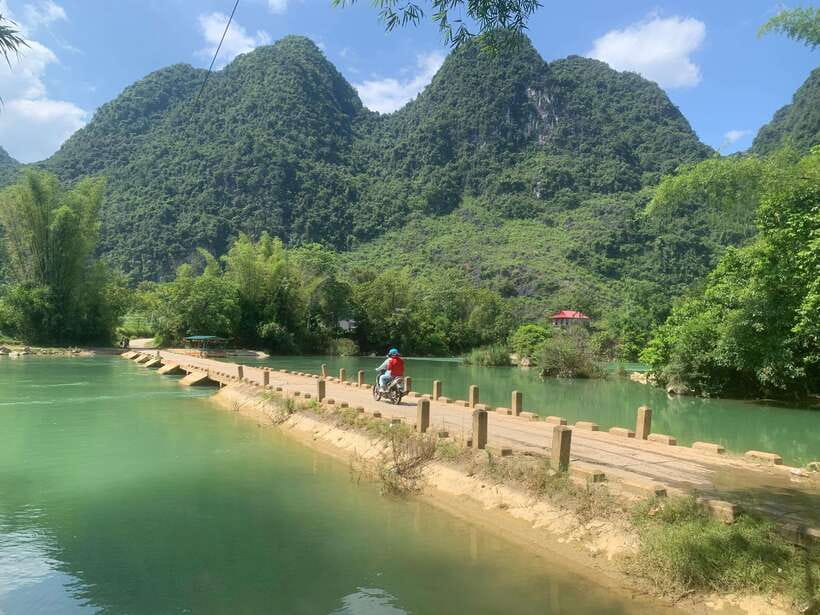 From Hanoi: Ban Gioc Waterfall - Local Villages 2nights/1day - Feeling the Spray at Ban Gioc Waterfall