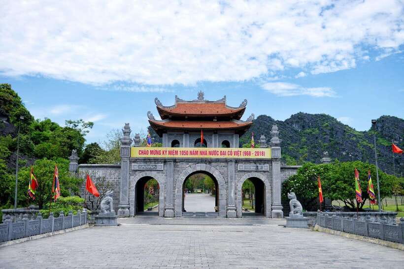 From Hanoi: Full-Day Ninh Binh Highlights Small Group Tour - Cycling the country roads to Bich Dong Pagoda