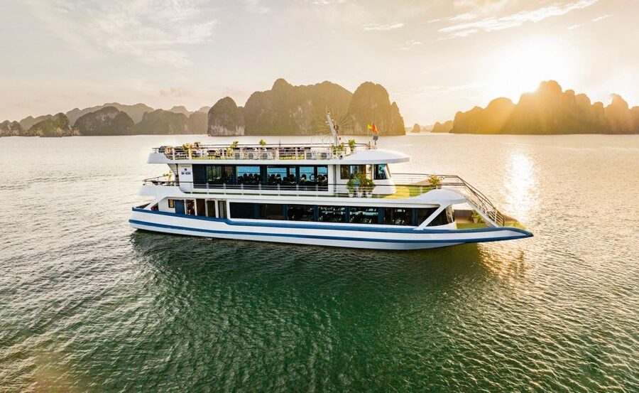 From Hanoi: Ha Long Bay 5-star Day Cruise with Buffet Lunch - Luon Cave by kayak or bamboo boat