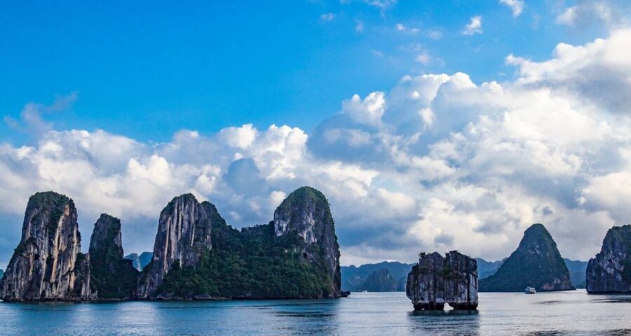 From Hanoi: Halong Bay Day Trip with Lunch and Transfers - Walking through Sung Sot Cave