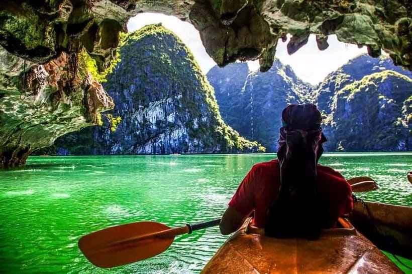 From Hanoi: Halong bay Luxury tour on 5 star cruise - Guides, service, and the human side of the day