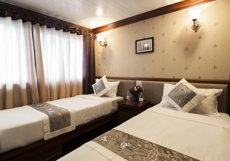 From Hanoi: Halong Explorer 3-Day Deluxe Cruise - From Hoan Kiem to Tuan Chau Marina
