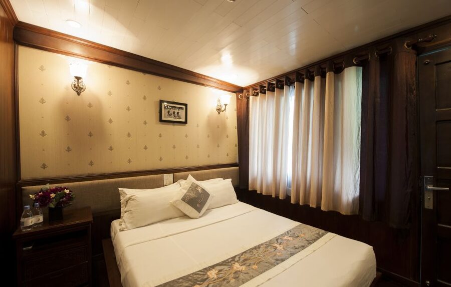 From Hanoi: Halong Explorer 3-Day Deluxe Cruise - Food, cabins, and the crew