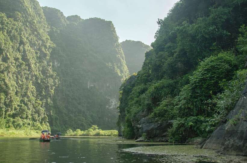 From Hanoi: Hoa Lu/Bai Dinh-Tam Coc/Trang An-Mua Cave Tours - Hoa Lu or Bai Dinh: two very different first stops