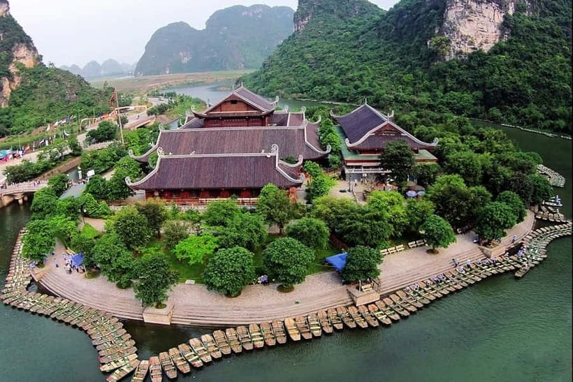 From Hanoi: Hoa Lu/Bai Dinh-Tam Coc/Trang An-Mua Cave Tours - Cycling through the Ninh Binh countryside