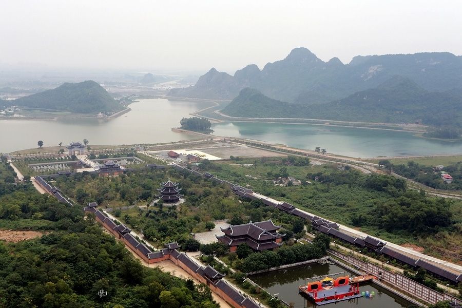From Hanoi: Hoa Lu/Bai Dinh-Tam Coc/Trang An-Mua Cave Tours - Mua Cave and the Ngoa Long Mountain climb