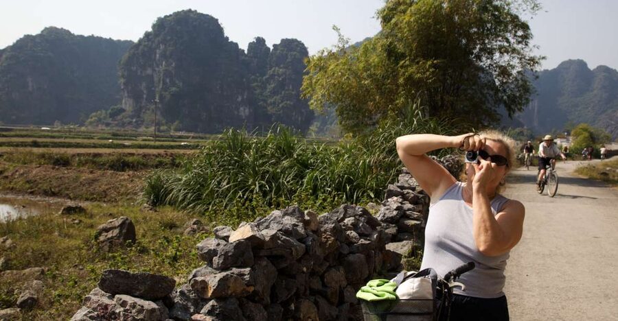 From Hanoi: Hoa Lu & Tam Coc with Buffet lunch & Cycling - The buffet lunch in Tam Coc