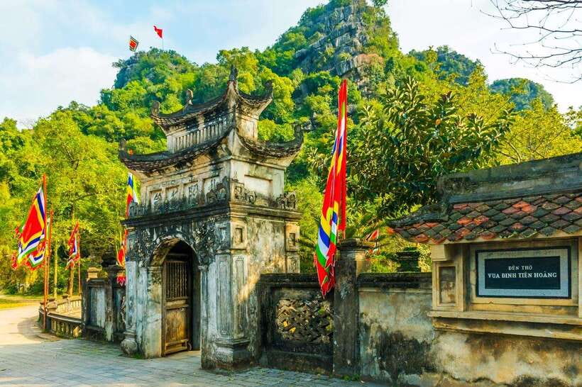 From Hanoi: Tam Coc Boat Trip and Hoa Lu & Mua Cave Tour - Why this Hanoi day trip works