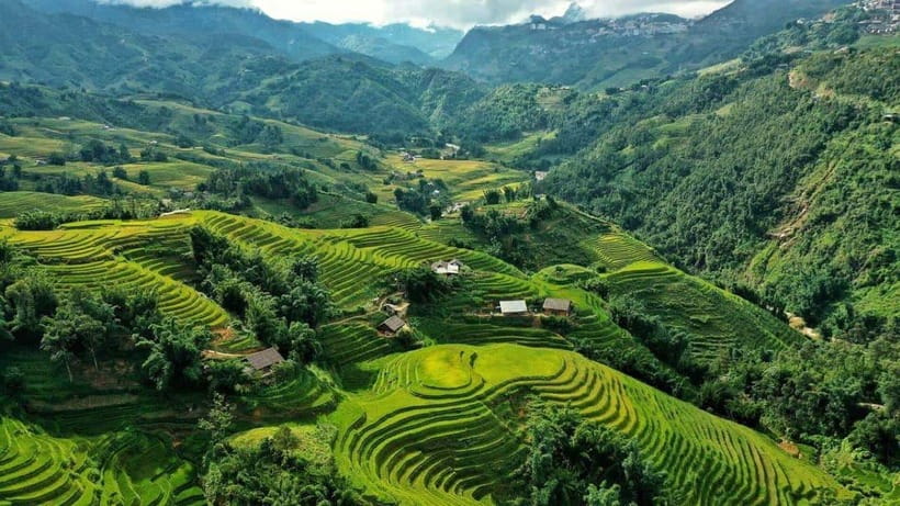 From Hanoi: Trek and Stay: 3-Day Sapa Highlands Adventure - Day one: from Hanoi to Cat Cat and Sin Chai