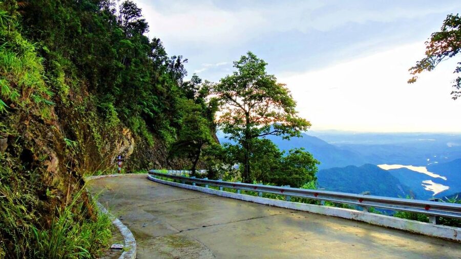 From Hue/Da Nang/Hoi An: Bach Ma National Park Trekking Tour - The Five Lakes Trail and its refreshing break