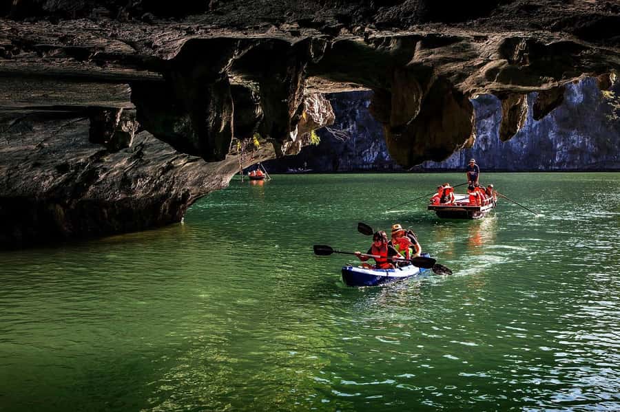 Full day boat trip with Cat Ba's captain Jack - Cruising north through Lan Ha Bay