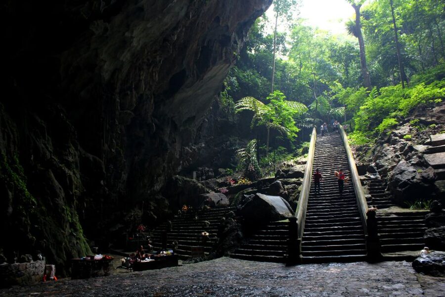 Full-Day Perfume Pagoda Private or Small-Group Tour - Heaven Kitchen Pagoda and Le Dynasty architecture