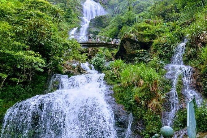 Full Day Sapa Jeep Open Air Jeep Off The Beaten Track - O Quy Ho and the high mountain finish