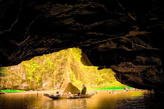 Full-Day Tour Hoa Lu, Tam Coc Boat Trip and Mua Cave - Tam Coc by bamboo boat