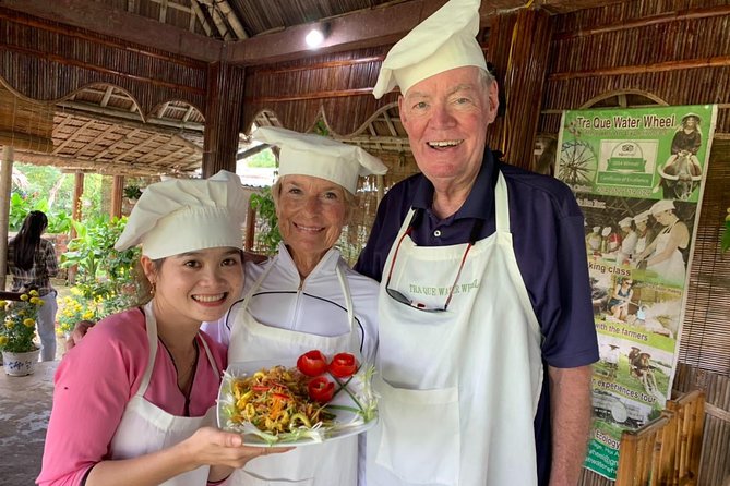 Full Experience Tour: Cooking Class & Basket Boat at Eco-Village - Rowing a round bamboo basket boat
