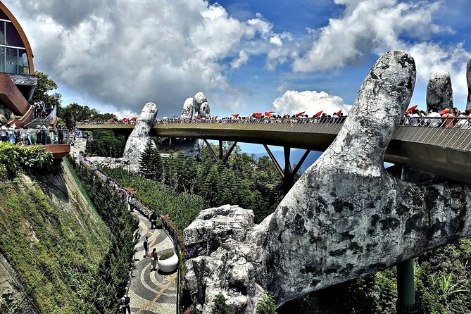 GOLDEN BRIDGE - Guided Tour in the Early Morning to Avoid Crowds - The cable-car ride is part of the attraction