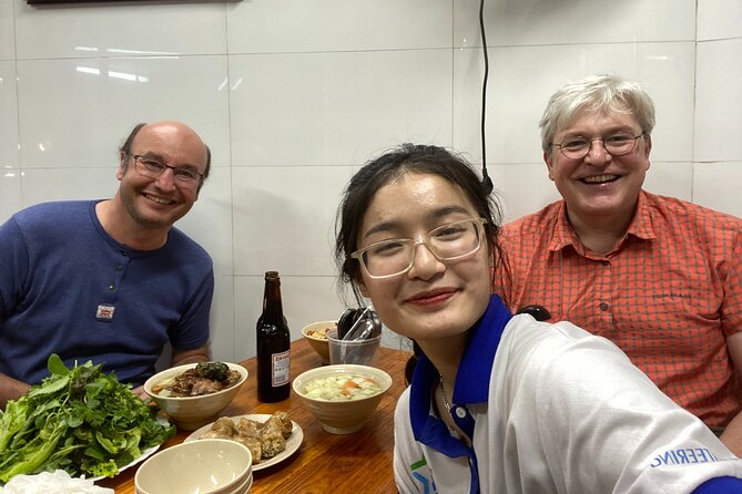 (Group/Individual) HANOI STREET FOOD TOUR - Local guides shape the quality of the evening