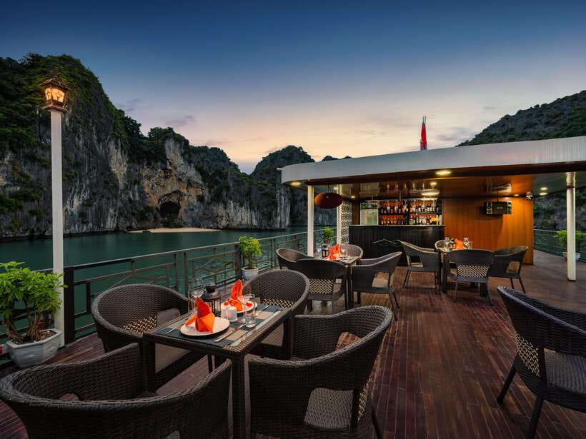 Ha Long Bay: 2-Day Tour with La Pandora Boutique Cruise - Kayaking and swimming in Ong Cam Area