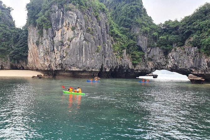 Ha noi: 3D- Halong, Lan ha bay classic cruise, Ninh Binh full day - Kayaking near Dark and Bright Cave