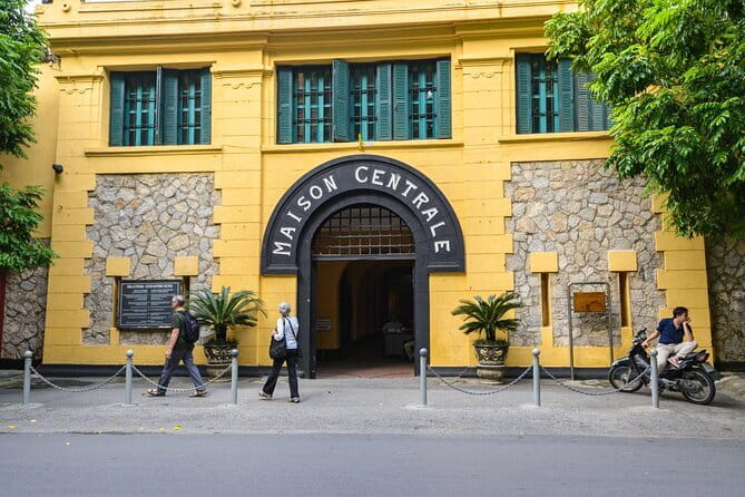 Ha Noi City Day Tour - St. Joseph’s Cathedral and the Old Quarter