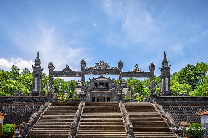 Hai Van Pass and Hue City Sites Deluxe Small Group Tour - The Imperial Citadel and the Nguyen kings