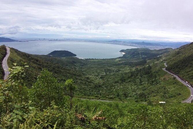 HAI VAN PASS MOTORBIKE TOUR - Top Gear Experience - Riding the Hai Van Pass from coast to cloud
