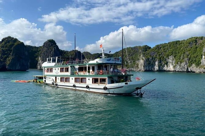 Halong Bay 2 days on classic cruise, small group, biking-kayaking - Day one: settling into the boat and the bay